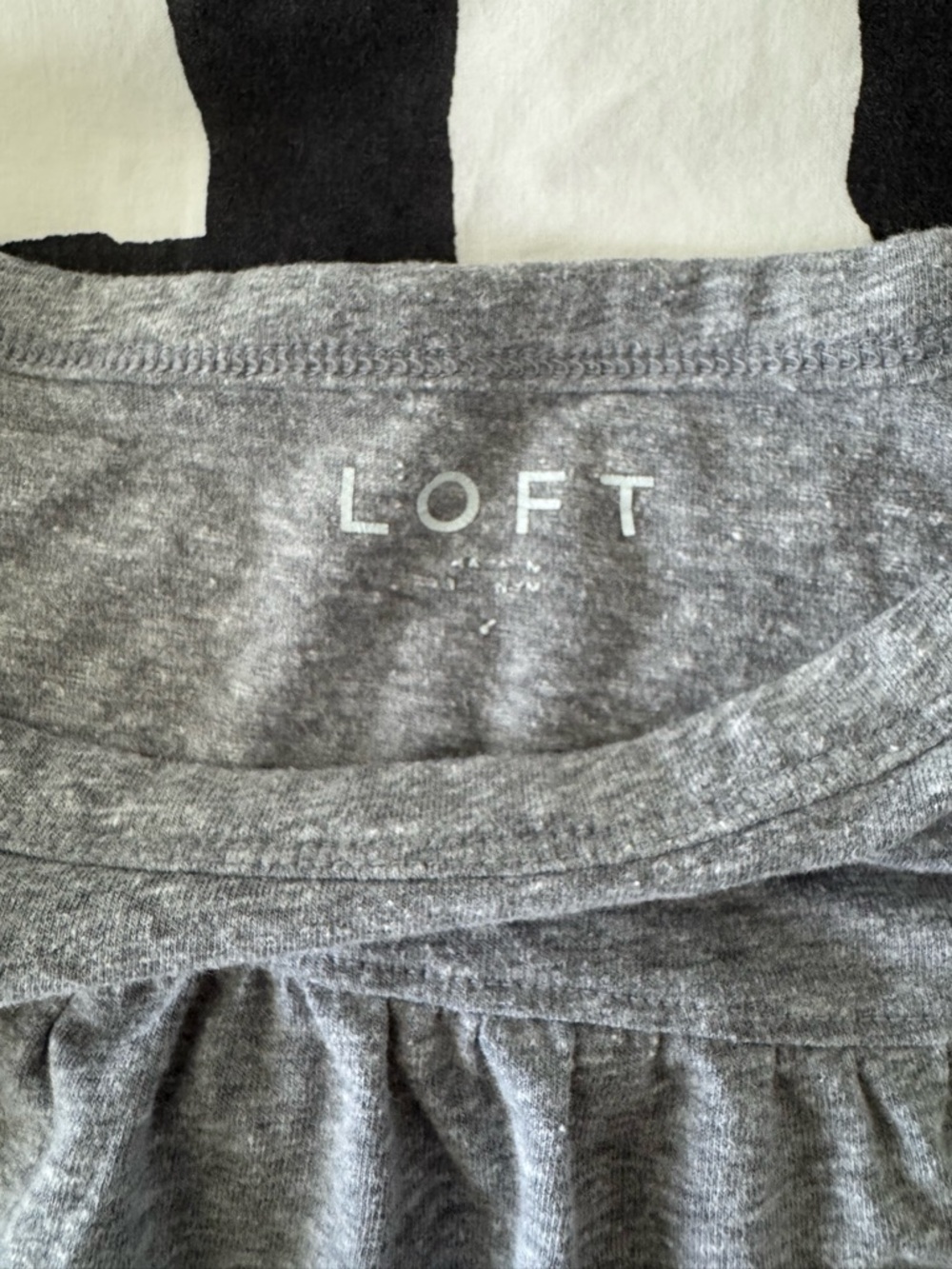 LOFT Gray Ruffle Sleeve Tee - Picture 3 of 3